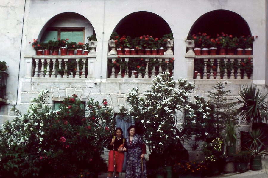 Albergue Cirauqui Casa Maralotx - Fernando y Ana con Jesusa en 1982